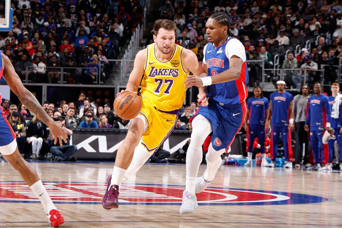 必一登录入口-湖人连胜遭终结!东契奇29投32分连遭里程悲:丢绝平三分沮丧离场|活塞|洛杉矶湖人队|卢卡-东契奇|NBA常规赛|底特律活塞队_新浪体育_新浪新闻