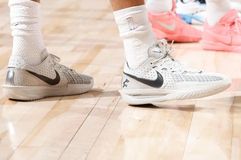 b one sports-坎宁安穿着Cut3迎来复出,得到13分5篮板10助攻